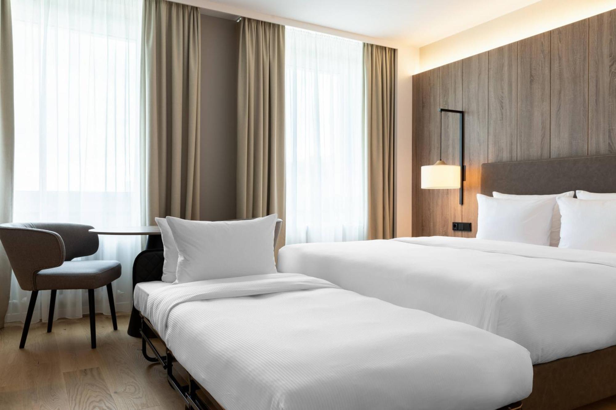 Ac Hotel By Marriott Berlin Humboldthain Park Exterior photo
