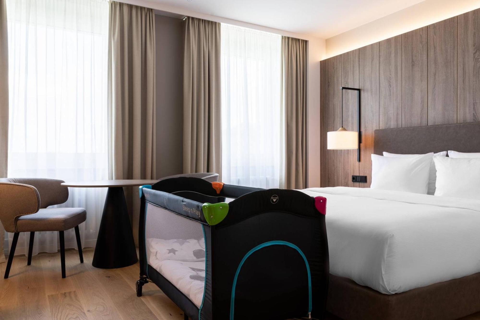 Ac Hotel By Marriott Berlin Humboldthain Park Exterior photo